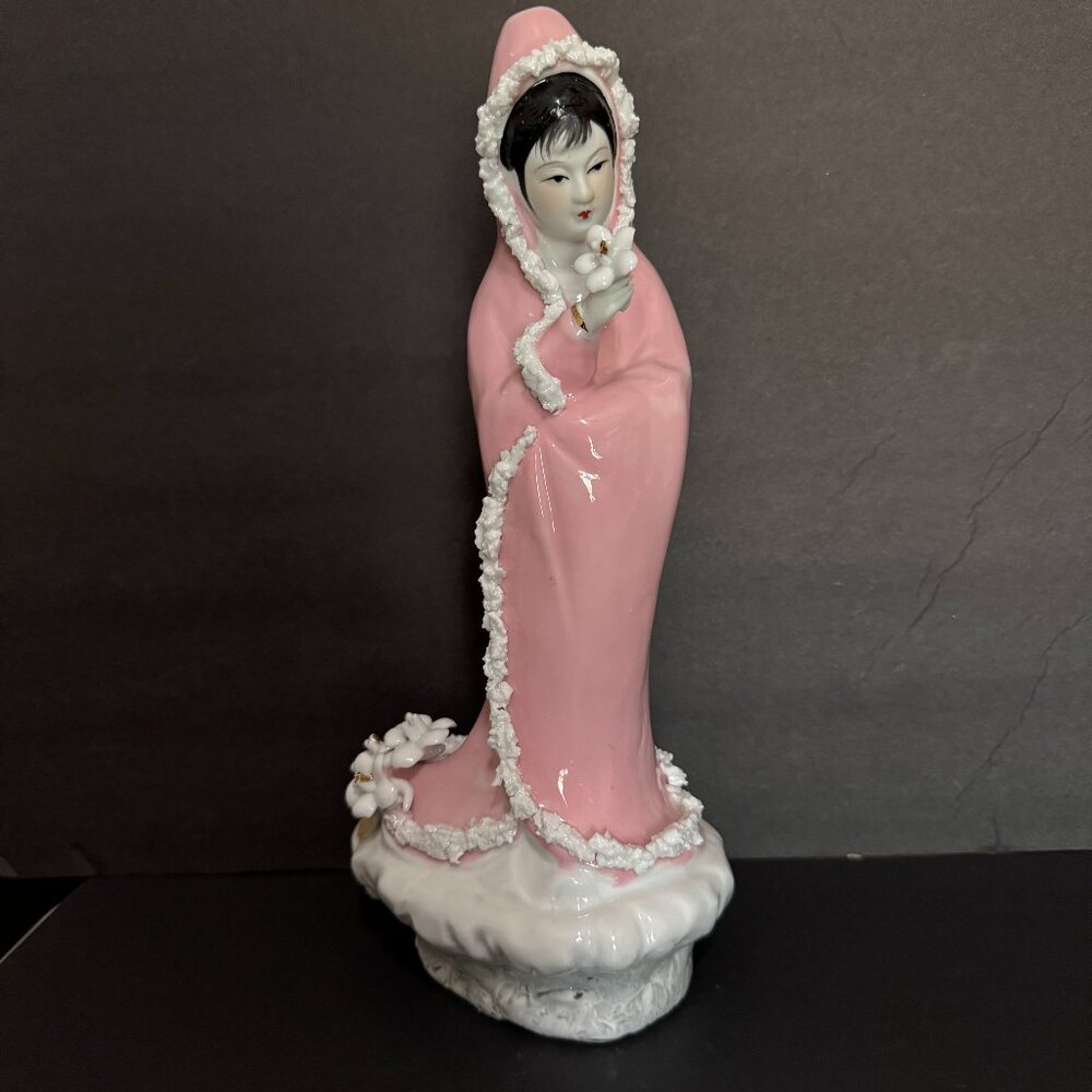Asian Japan Geisha Girl Porcelain Figurine Pink Hooded Robe Platform Wild Roses